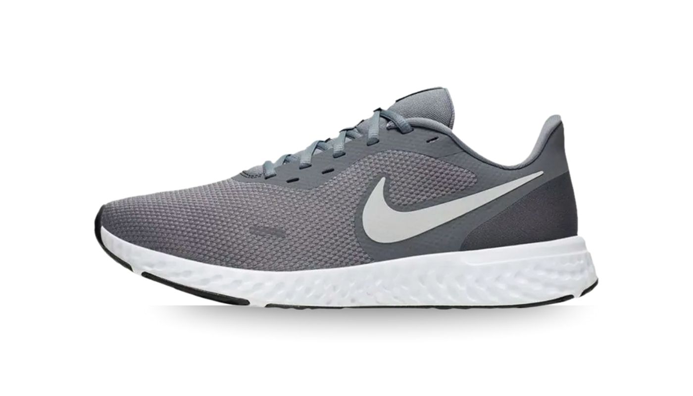 Nike Revolution 5 4E Running Shoes